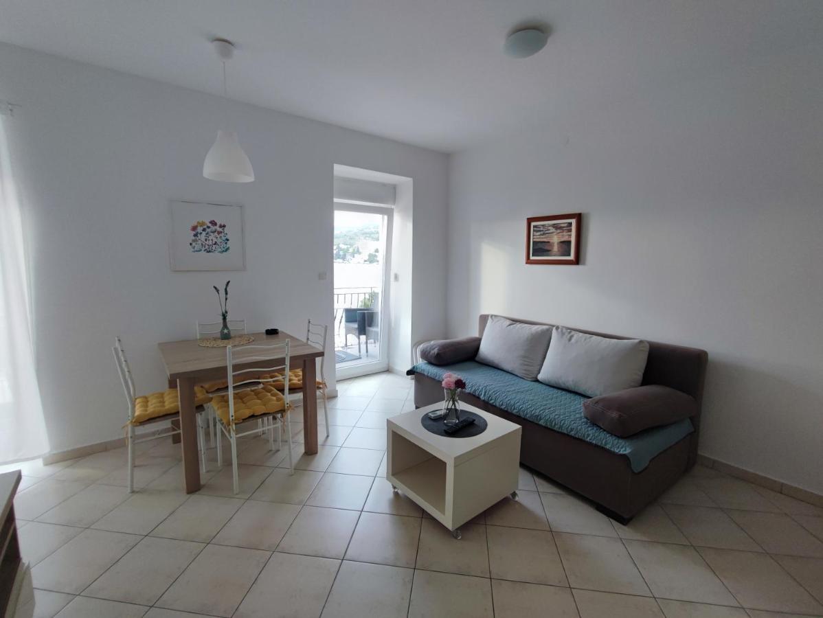 Apartmani Plaza Selce Kamer foto